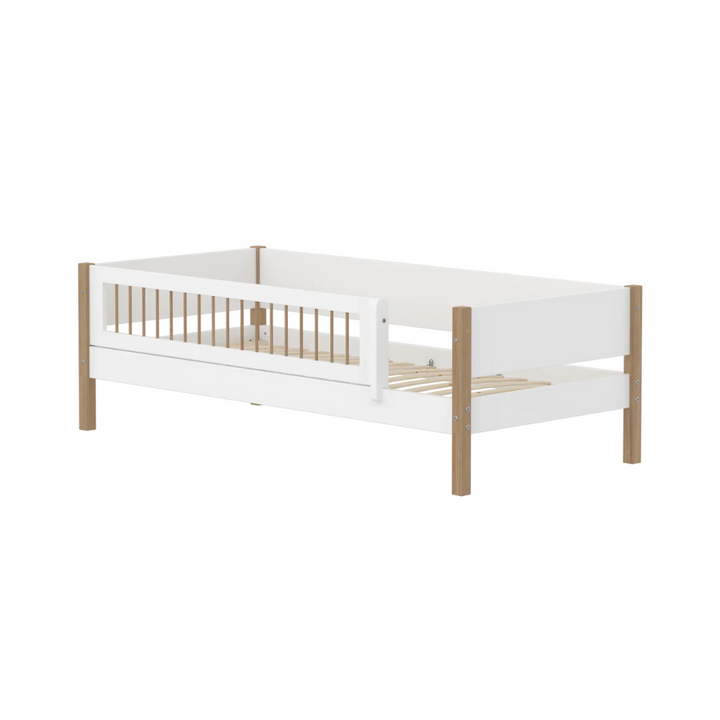 Flexa Lit simple pour enfant avec barre de sécurité de la collection Nor White oak