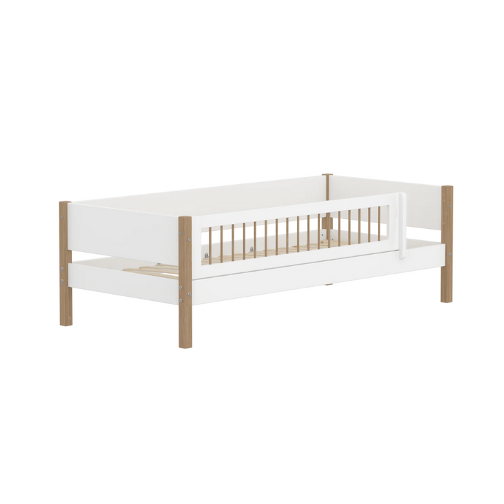 Flexa Lit simple pour enfant avec barre de sécurité de la collection Nor White oak